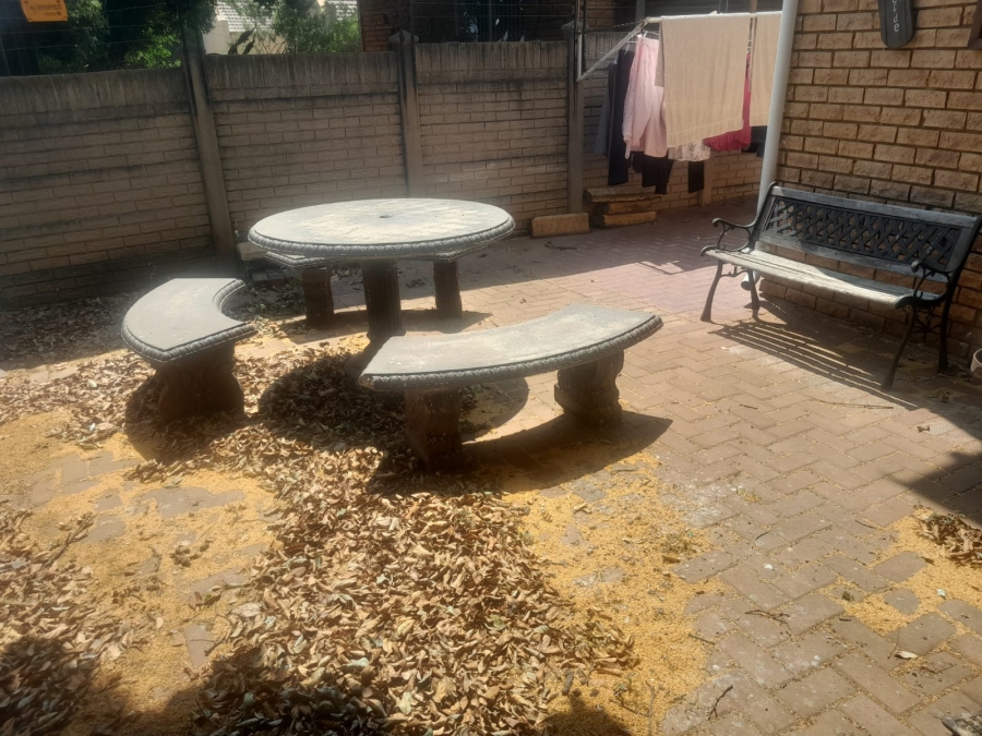 5 Bedroom Property for Sale in Heuwelsig North West